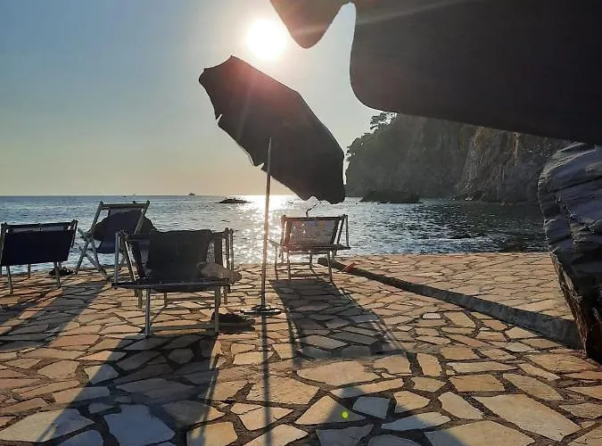 Liguria Holidays - Scogliera Gaby * Sori